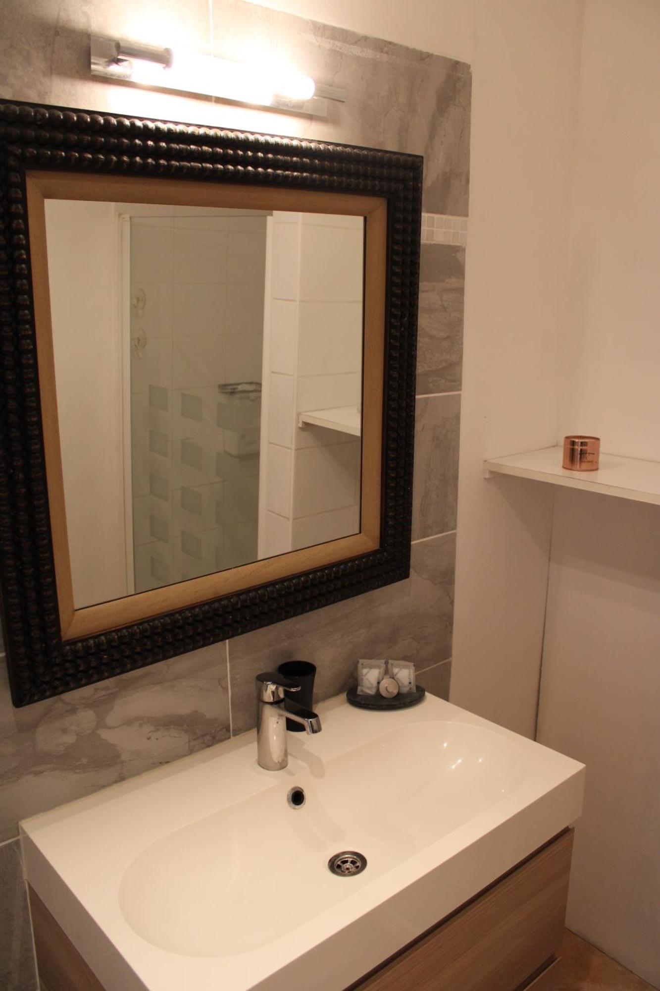 Agreable Appartement P2 Centre Ville Au Calme. Ним Экстерьер фото